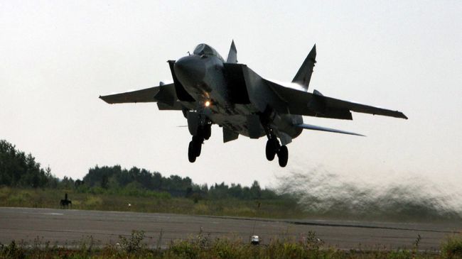 Взлет самолета МИГ-31
