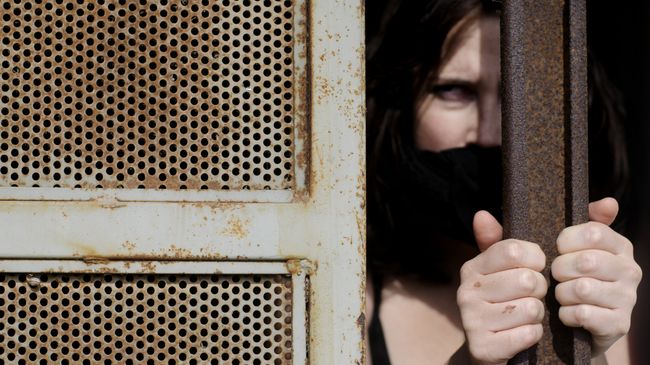 Девушка в заключении Девушка в заключении