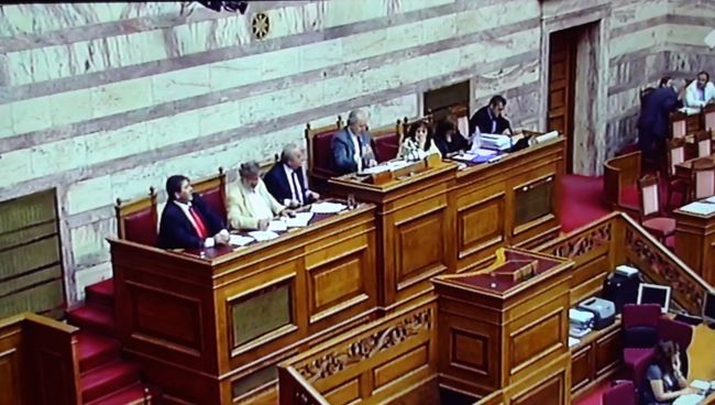 Парламент Греции Парламент Греции принял законы для получения кредита на 6,8 млрд евро Парламент Греции Парламент Греции принял законы для получения кредита на 6,8 млрд евро