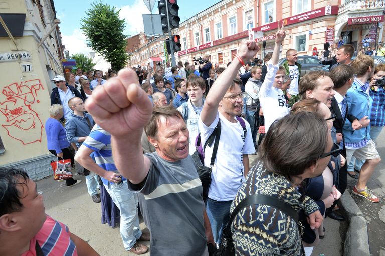 Навальный приговорен к пяти годам колонии