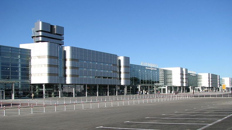 Аэропорт Кольцово в Екатеринбурге Аэропорт Кольцово в Екатеринбурге - РИА Новости, 1920, 15.07.2025