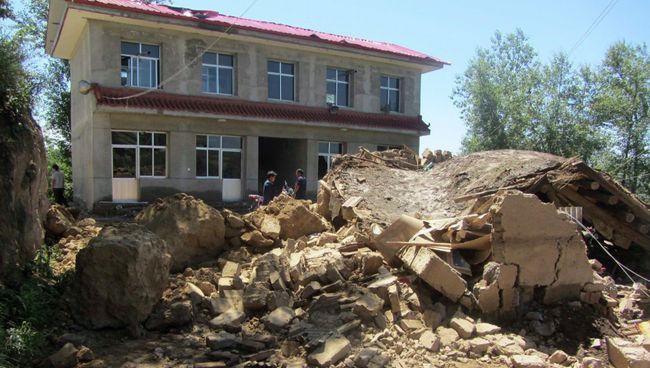 Последствия землетрясения в провинции Ганьсу на северо-западе Китая Последствия землетрясения в провинции Ганьсу на северо-западе Китая