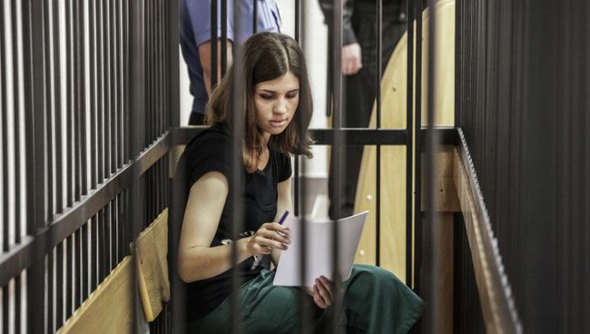 Участница панк-группы Pussy Riot Надежда Толоконникова. Архивное фото Участница панк-группы Pussy Riot Надежда Толоконникова. Архивное фото