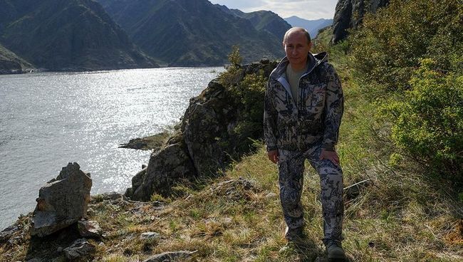 Владимир Путин во время визита на Саяно-Шушенскую ГЭС Владимир Путин во время визита на Саяно-Шушенскую ГЭС