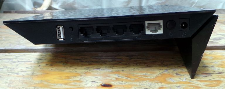Роутер ASUS RT-N14U. Боковая грань Роутер ASUS RT-N14U. Боковая грань