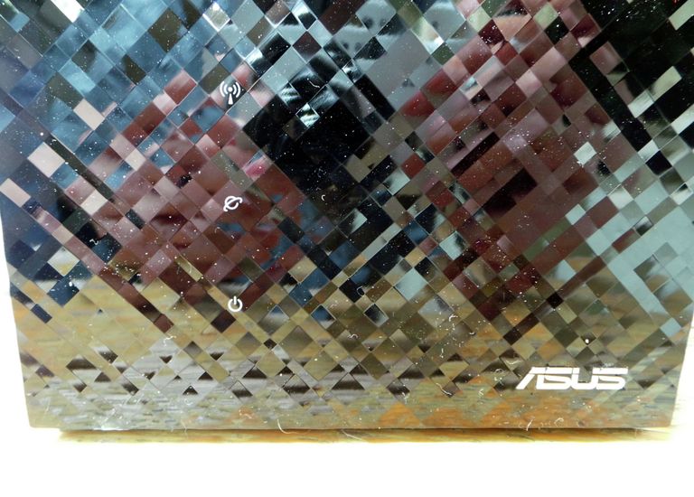 Роутер ASUS RT-N14U. Передняя плоскость Роутер ASUS RT-N14U. Передняя плоскость