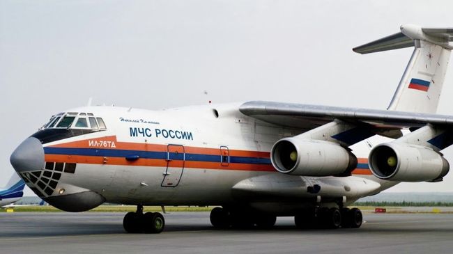 Самолет МЧС России. Архивное фото Самолет МЧС России. Архивное фото
