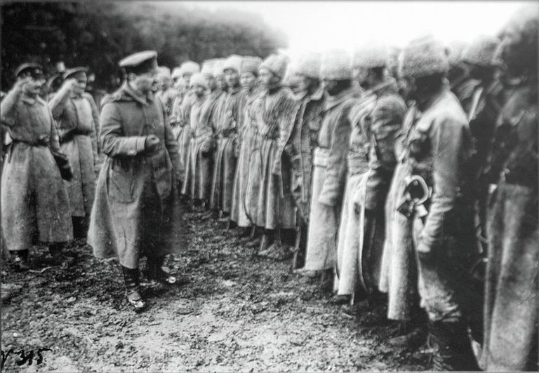 Троцкий в части Красной Армии. Свияжск Троцкий в части Красной Армии. Свияжск