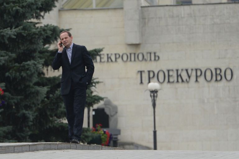 Генеральный директор компании Яндекс Аркадий Волож во время церемонии прощания с сооснователем Яндекса Ильей Сегаловичем Генеральный директор компании Яндекс Аркадий Волож во время церемонии прощания с сооснователем Яндекса Ильей Сегаловичем