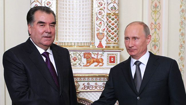 Встреча президента РФ В.Путина с Эмомали Рахмоном. Архивное фото Встреча президента РФ В.Путина с Эмомали Рахмоном. Архивное фото