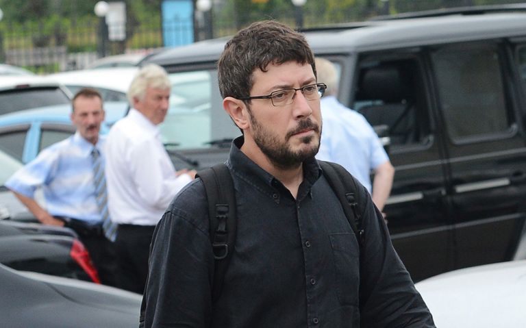 Дизайнер Артемий Лебедев во время церемонии прощания с сооснователем Яндекса Ильей Сегаловичем Дизайнер Артемий Лебедев во время церемонии прощания с сооснователем Яндекса Ильей Сегаловичем