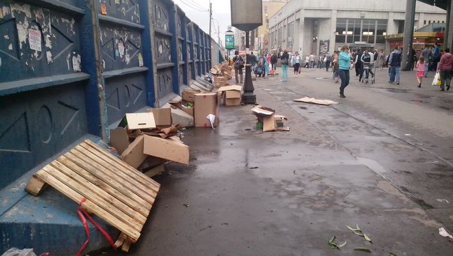 Во время рейда полиции по местам уличной торговли в Петербурге