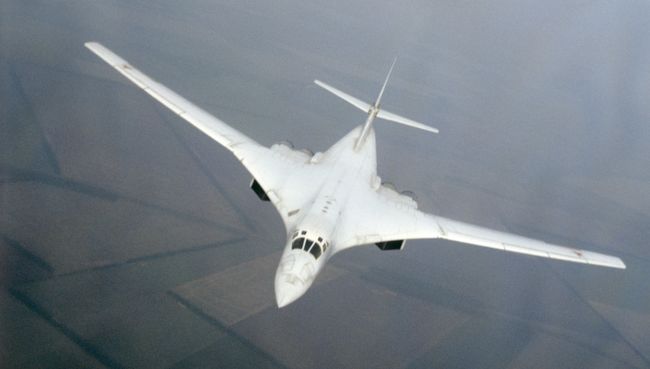 Советский сверхзвуковой стратегический бомбардировщик Ту-160. Архивное фото