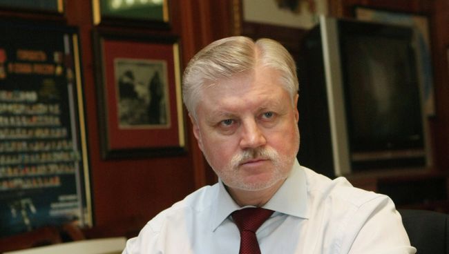 Председатель Совета Федерации Сергей Миронов в рабочем кабинете, архивное фото Председатель Совета Федерации Сергей Миронов в рабочем кабинете, архивное фото