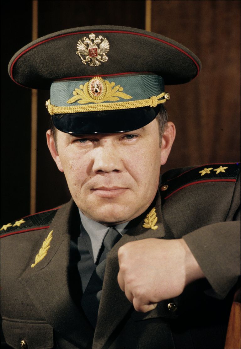 Генерал-лейтенант Александр Лебедь Генерал-лейтенант Александр Лебедь