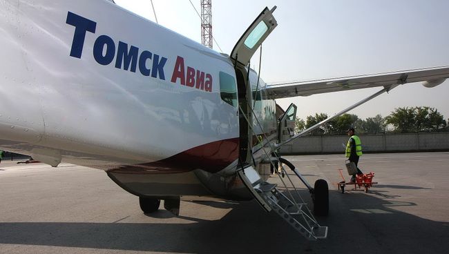 Самолет Томск Авиа, фото из архива Самолет Томск Авиа, фото из архива
