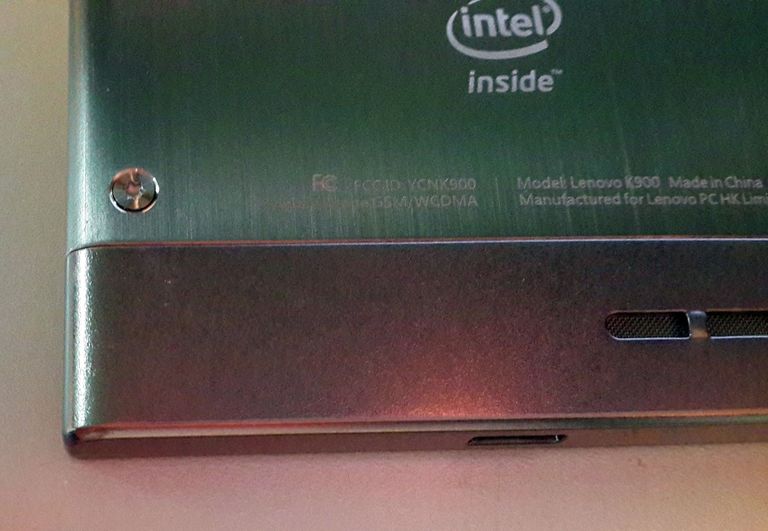 Планшет-коммуникатор Lenovo K900. Поликарбонатная полоса, болтик крепления и подставка на динамике Планшет-коммуникатор Lenovo K900. Поликарбонатная полоса, болтик крепления и подставка на динамике