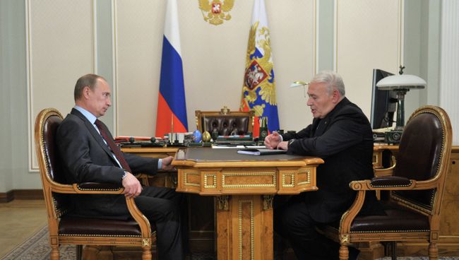 Владимир Путин во время встречи с Владимиром Печеным. Архивное фото