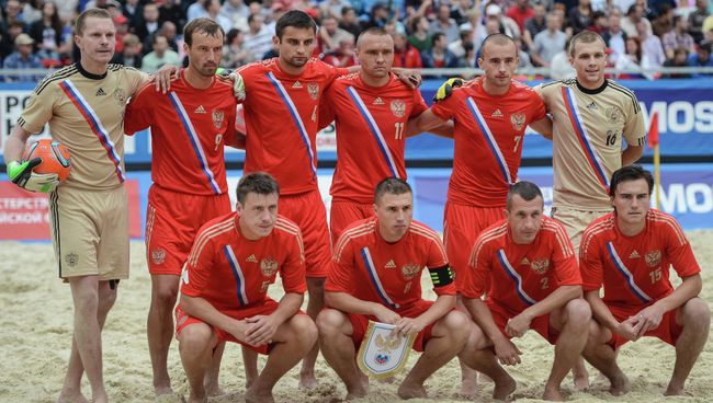 Игроки сборной России по пляжному футболу. Архивное фото Игроки сборной России по пляжному футболу. Архивное фото
