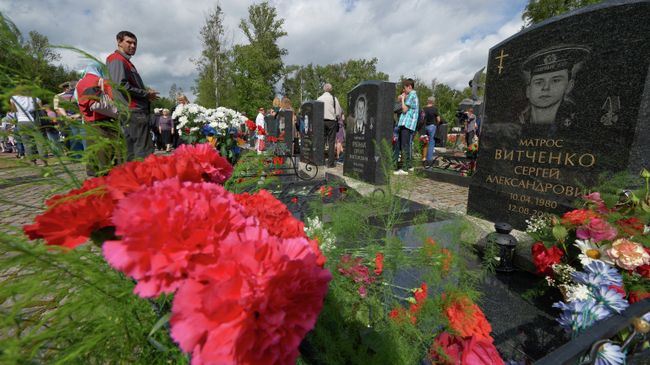 Годовщина гибели подлодки Курск. Архивное фото Годовщина гибели подлодки Курск. Архивное фото