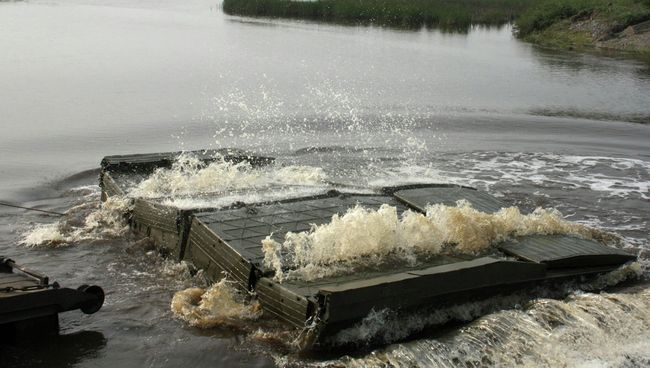 Автомобильный мост из комплекта понтонно-мостового парка ПМП навели в Челябинской области Автомобильный мост из комплекта понтонно-мостового парка ПМП навели в Челябинской области