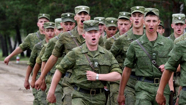 Курсанты Дальневосточного высшего военного командного училища (ДВВКУ) имени Маршала Советского Союза К.К.Рокоссовского