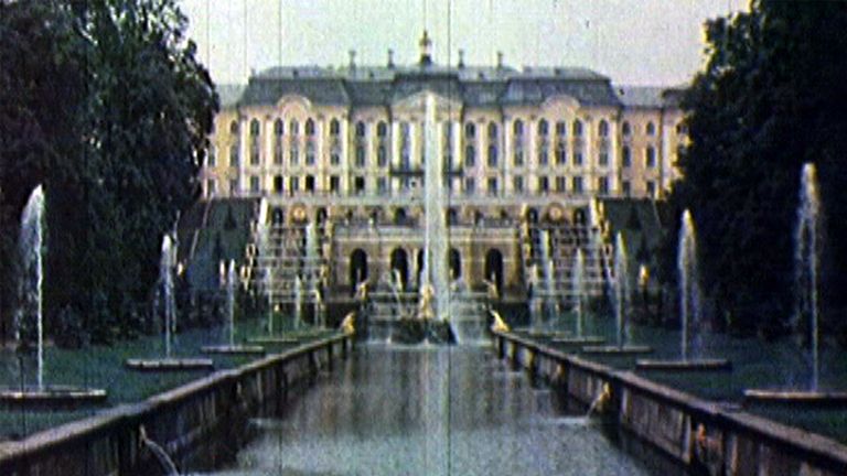 Судьба Петергофа. Архивные кадры к 290-летию дворца Судьба Петергофа. Архивные кадры к 290-летию дворца