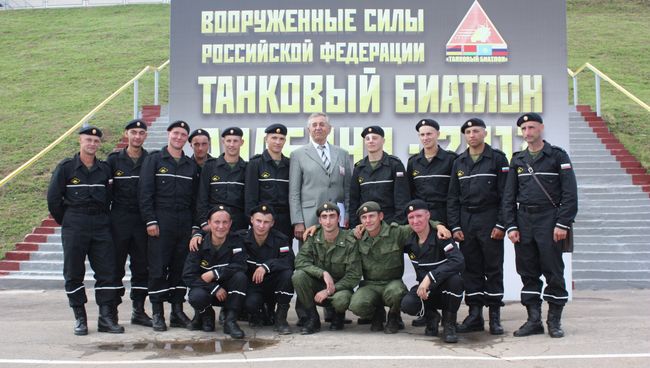 Команда-победитель на соревнованиях по танковому биатлону Команда-победитель на соревнованиях по танковому биатлону