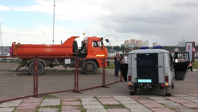 Часть набережной в центре Благовещенска обвалилась из-за паводка Часть набережной в центре Благовещенска обвалилась из-за паводка