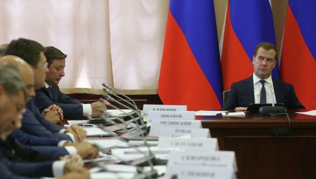Председатель правительства РФ Дмитрий Медведев проводит заседание правительственной комиссии по вопросам социально-экономического развития Северо-Кавказского федерального округа Председатель правительства РФ Дмитрий Медведев проводит заседание правительственной комиссии по вопросам социально-экономического развития Северо-Кавказского федерального округа