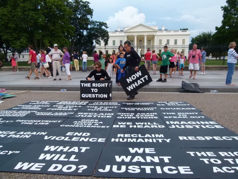 Пикет в защиту Брэдли Мэннинга у Белого дома в США Пикет в защиту Брэдли Мэннинга у Белого дома в США