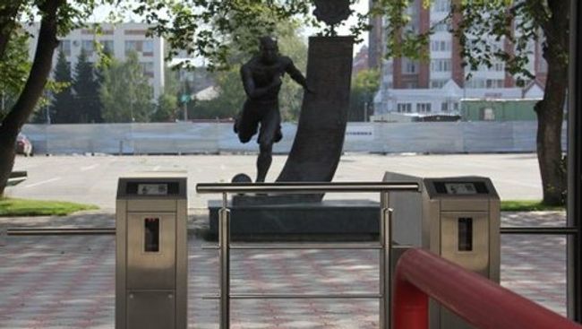 Стадион ФК Томь обзавелся турникетами перед матчем с ЦСКА Стадион ФК Томь обзавелся турникетами перед матчем с ЦСКА
