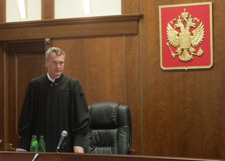 Судья Николай Кудинов в Белгородском областном суде во время оглашения приговора белгородскому стрелку Сергею Помазуну Судья Николай Кудинов в Белгородском областном суде во время оглашения приговора белгородскому стрелку Сергею Помазуну