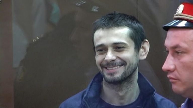 Белгородский стрелок смеялся, кричал и угрожал всем на оглашении приговора Белгородский стрелок смеялся, кричал и угрожал всем на оглашении приговора
