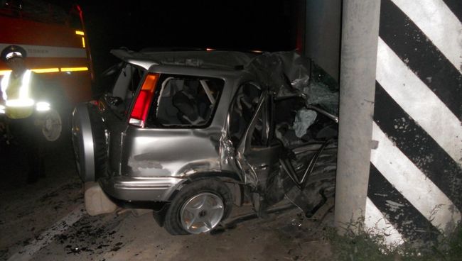 Автомобиль наехал на опору моста под Новосибирском - двое погибших Автомобиль наехал на опору моста под Новосибирском - двое погибших