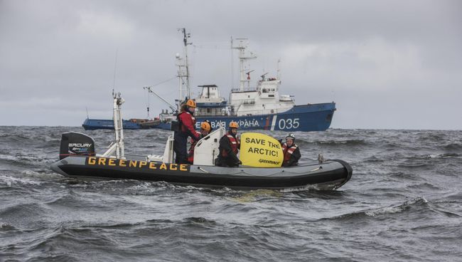 Судно Гринпис в Карском море Судно Гринпис в Карском море