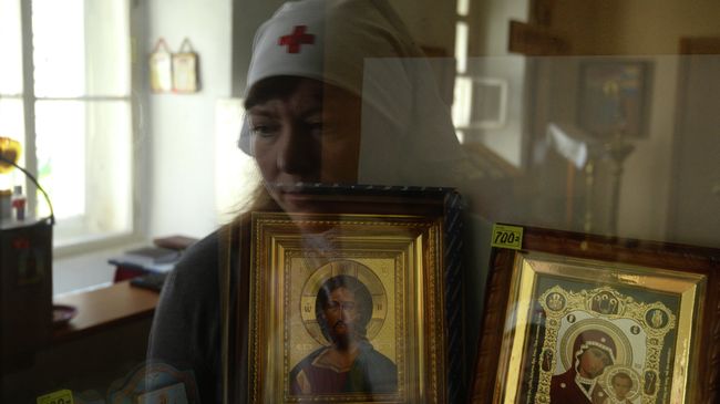 Сестра миллосеридия Екатерина Родионова в Церкви Дмитрия Солунского. Великий Новгород. Сестра миллосеридия Екатерина Родионова в Церкви Дмитрия Солунского. Великий Новгород.