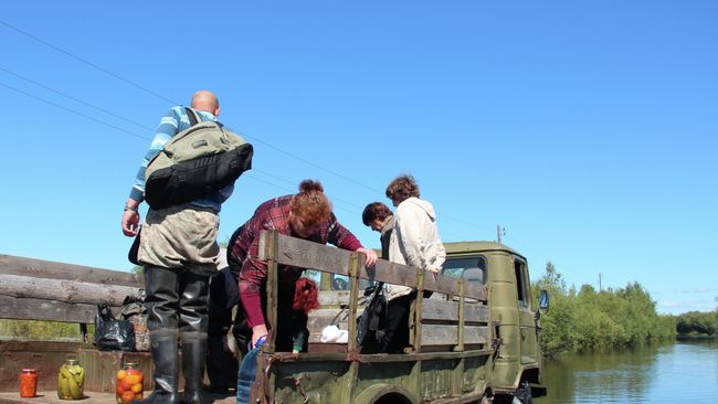 Спасатели оказывают помощь населению в поселке Хорпинский г. Комсомольск-на-Амуре Спасатели оказывают помощь населению в поселке Хорпинский г. Комсомольск-на-Амуре