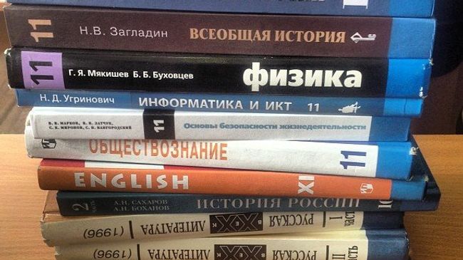 Новые учебники перед началом учебного года, школа 1238, Москва