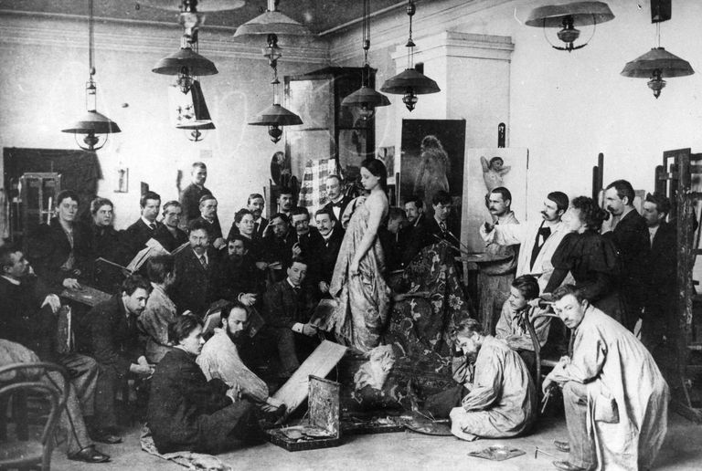 Репин среди учеников в своей живописной мастерской, Санкт Петербург, 1897