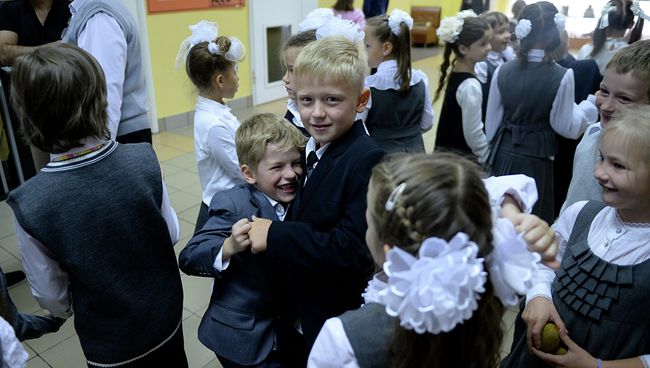 Начало учебного года в школе, архивное фото Начало учебного года в школе, архивное фото