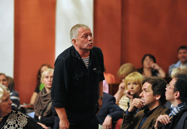 Актер Александр Терешко во время сбора труппы Московского драматического театра на Малой Бронной
