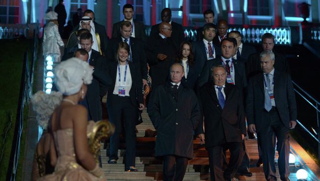 В.Путин на Водно-музыкальном шоу для гостей саммита G20 В.Путин на Водно-музыкальном шоу для гостей саммита G20