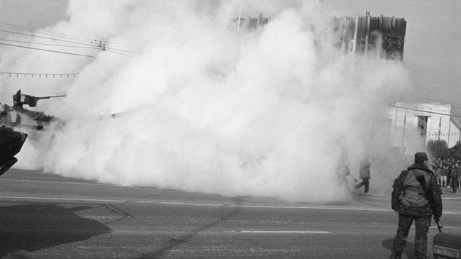 Военная техника у Белого дома в Москве Военная техника у Белого дома в Москве