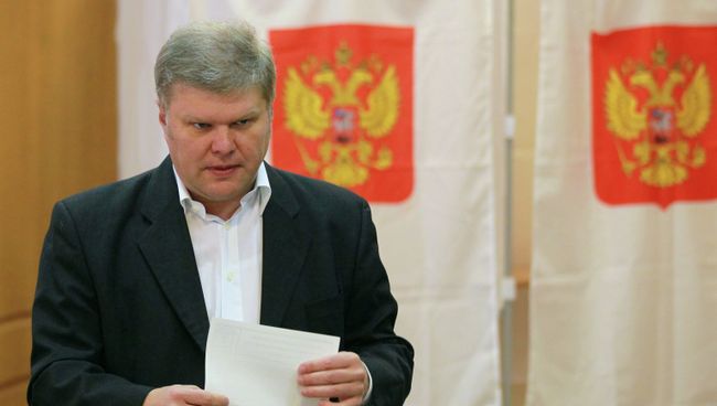 Сергей Митрохин во время голосования на выборах мэра столицы.