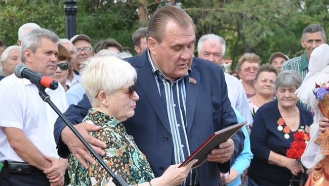 В Оренбурге открыт памятник Детям войны