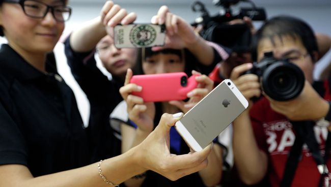 Презентация cмартфона iPhone 5S. Фото с места события Презентация cмартфона iPhone 5S. Фото с места события
