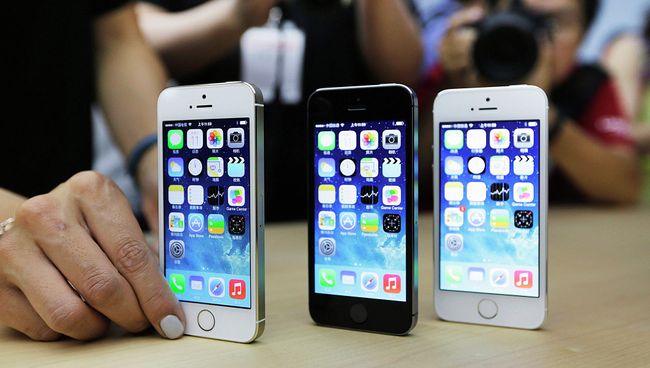 Презентация cмартфона iPhone 5S, архивное фото
