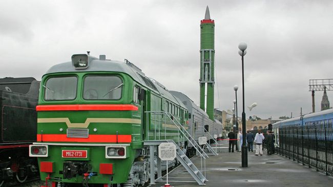 Боевой железнодорожный ракетный комплекс Боевой железнодорожный ракетный комплекс