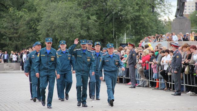 Сотрудники МЧС, которые спасают Амурскую область от паводка, на открытии фестиваля Амурская осень, фото с места события Сотрудники МЧС, которые спасают Амурскую область от паводка, на открытии фестиваля Амурская осень, фото с места события